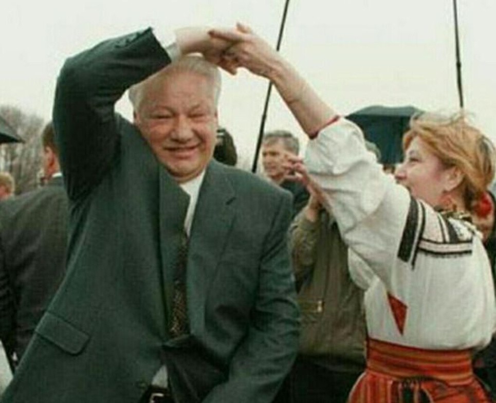 俄新书爆料：瞒着希拉里，叶利钦曾安排克林顿在克宫洗手间喝酒