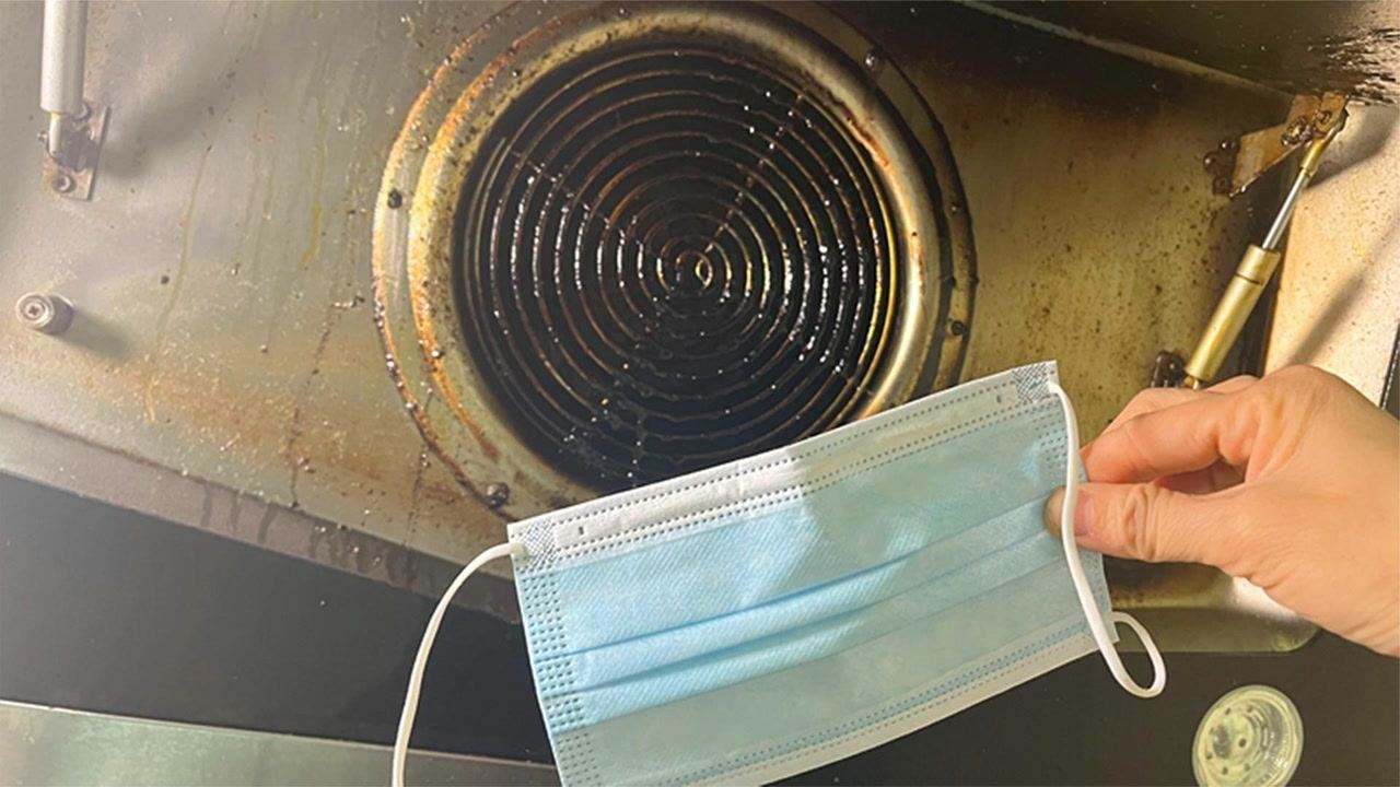 家里油烟机不管多脏一个口罩搞定,用口罩怎样清洗油烟机