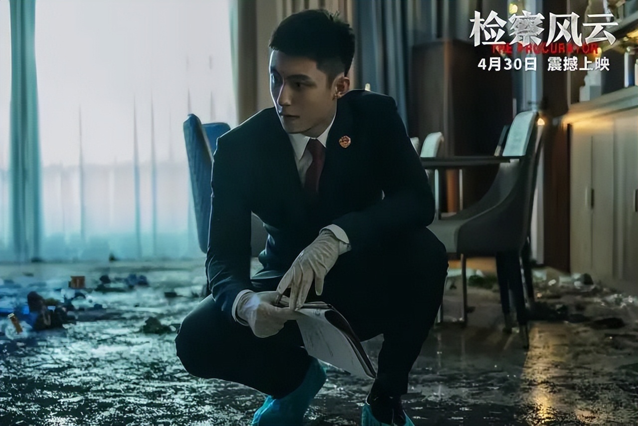 全体起立！4月的电影院，简直炸瞎我的狗眼