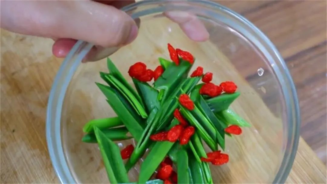 饮食当中哪种食物含钙最高,补钙必备这些食材含钙量最高