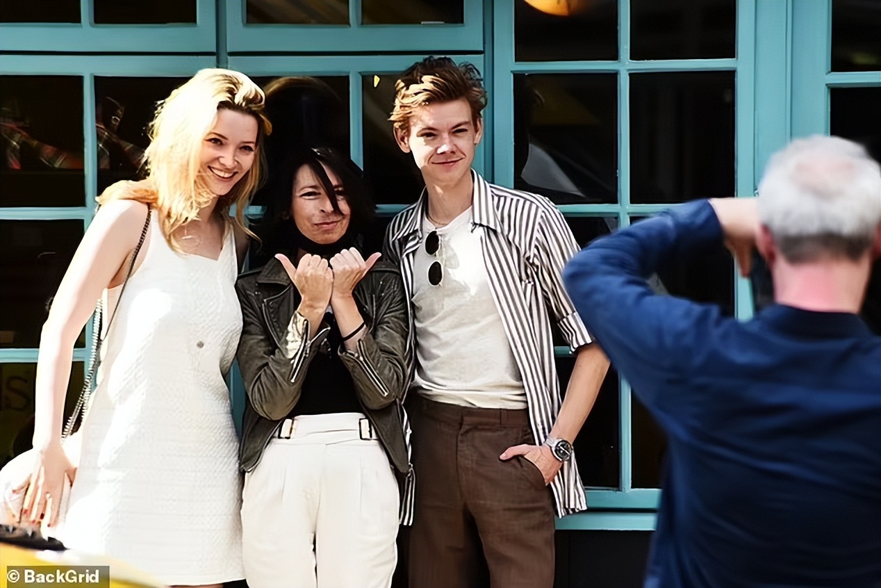 两次甩掉马斯克，绝美女星和英国最帅童星官宣！甜到像拍偶像剧