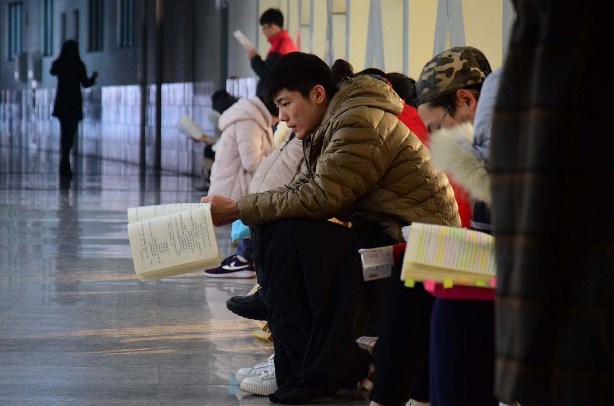 白头发拔一根长10根是不是真的,白发真的会拔一根长10根吗