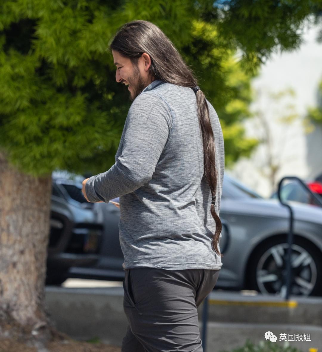 英国男子中彩票挥霍一空,男子买彩票中奖2.19亿元