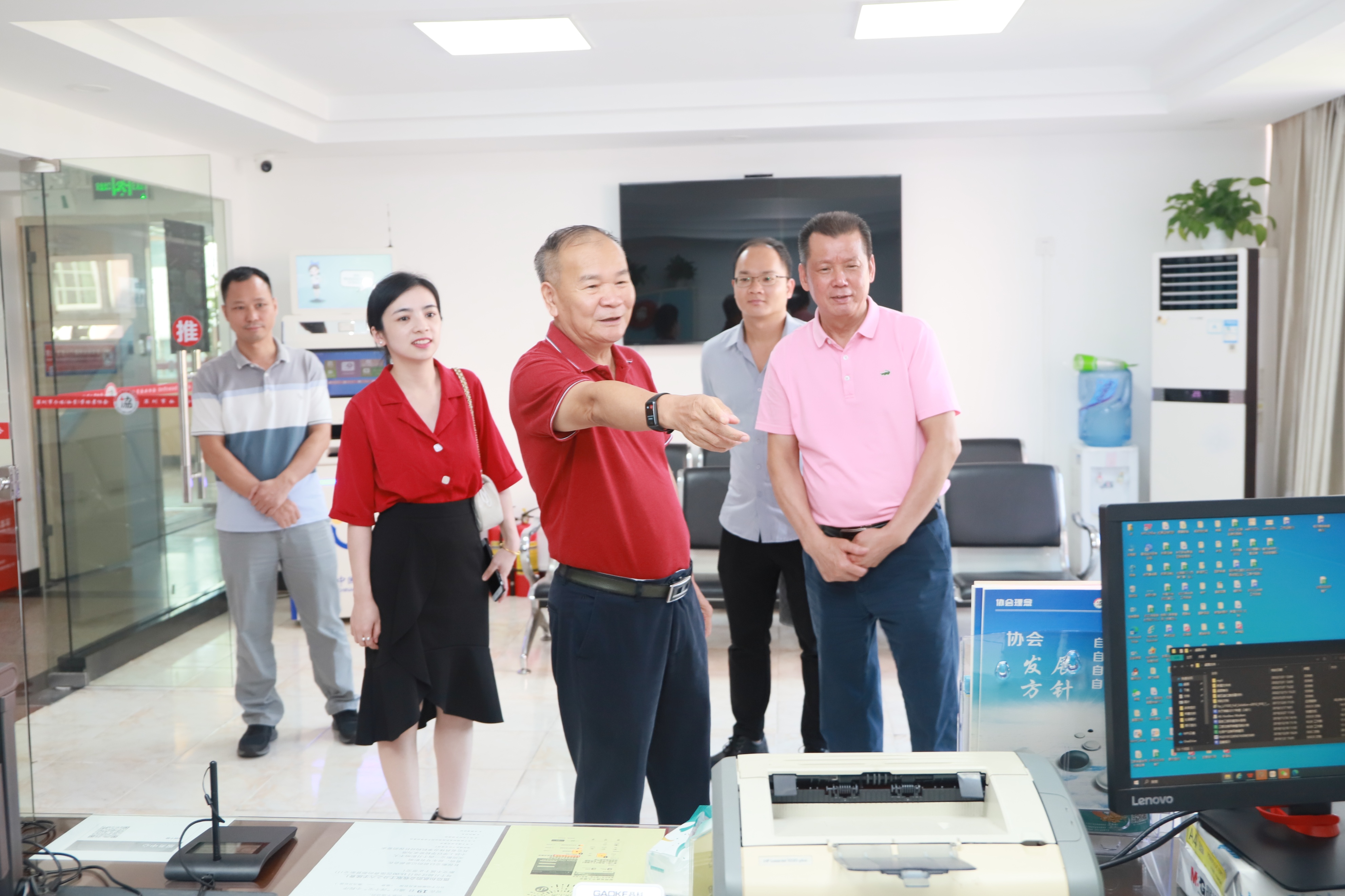 广胜达公司*党**委书记吴韩景率队莅会交流*党**建工作