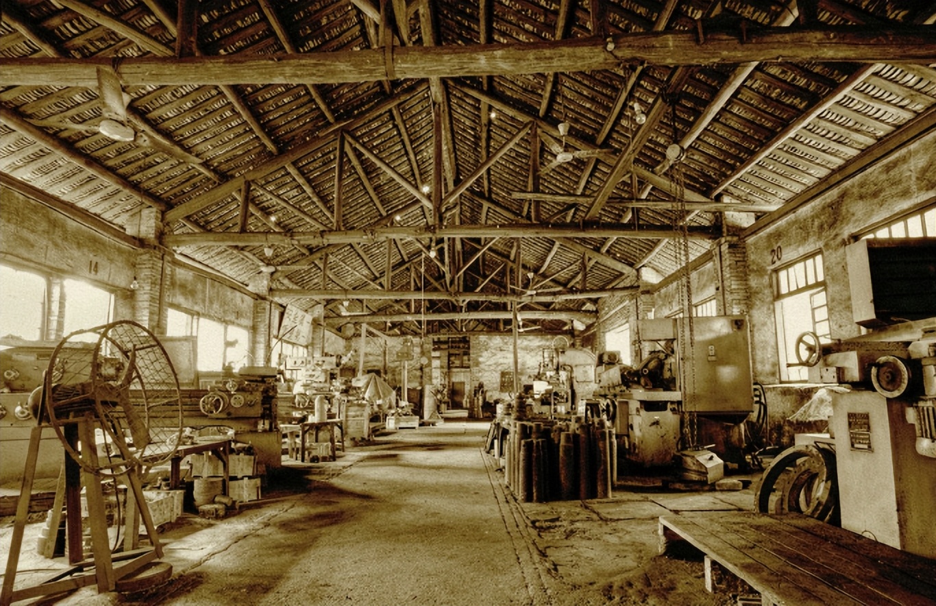 国内工厂是怎么压榨工人的,八小时工作制度算压榨吗