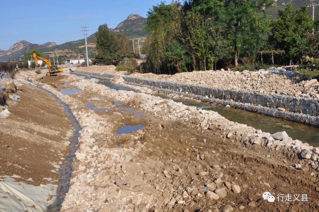 金秋十月看万山红遍层林尽染,金秋十月看红叶的诗句