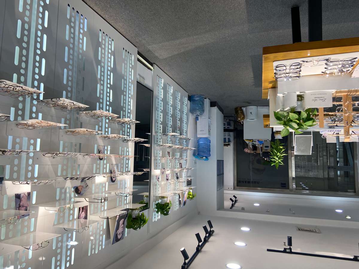 南宁配眼镜去哪里配好,广西南宁有验光配镜技术培训