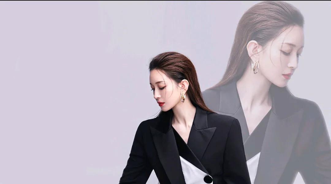 女人居然可以这样生活,直播场均1200W的美女账号,到底做了什么