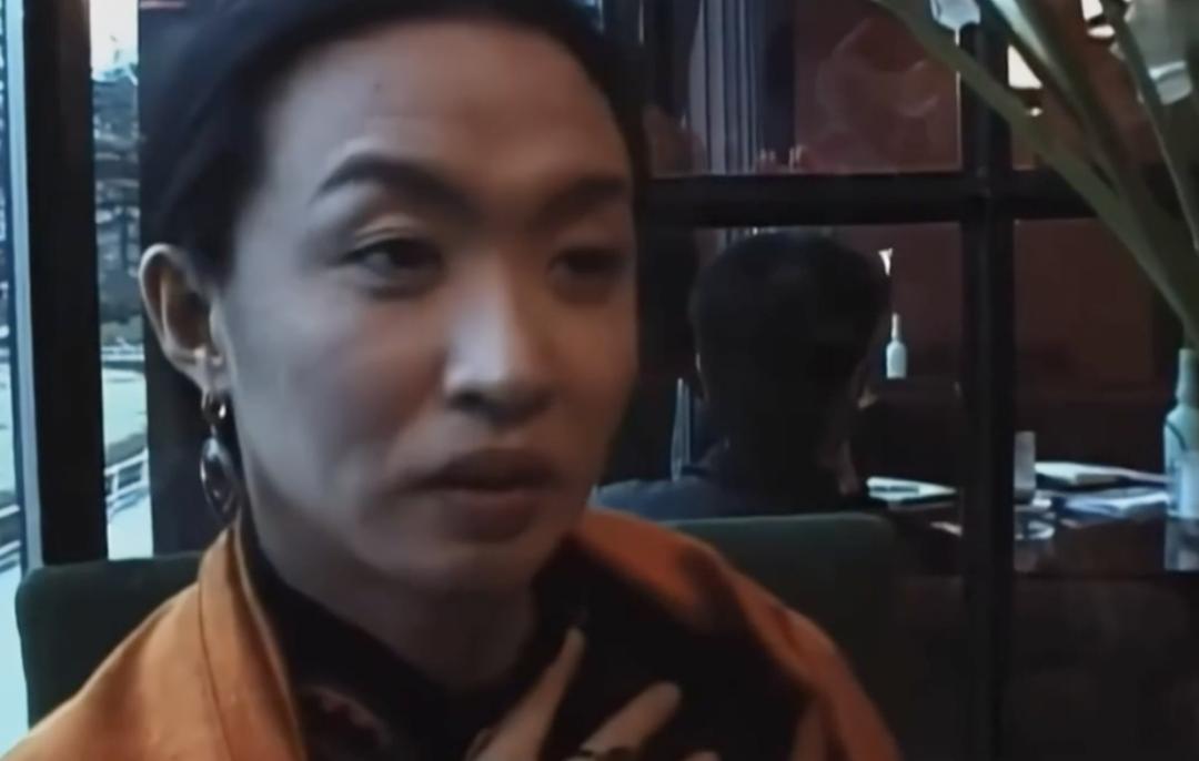 他翻白眼了我该怎么回答,她总是喜欢对我翻白眼