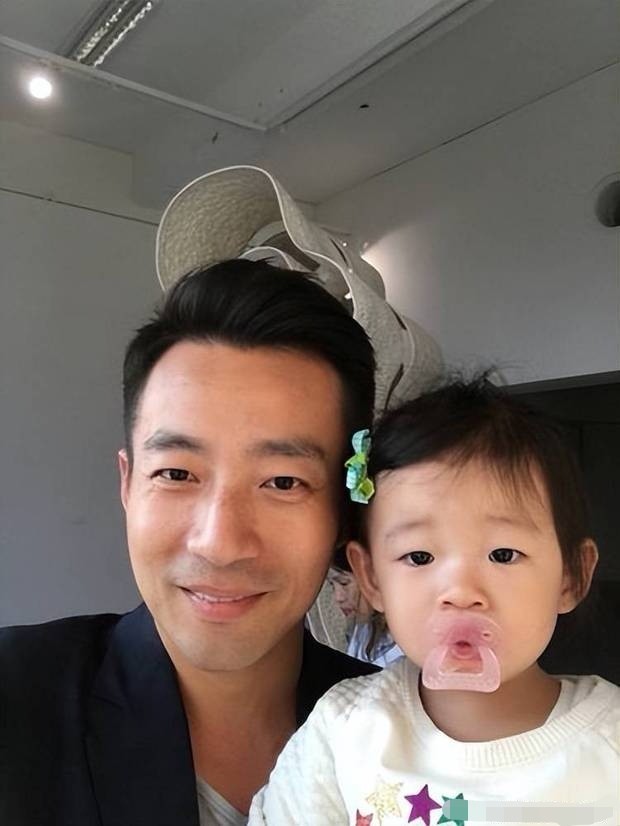 汪小菲在台北跟孩子重逢,汪小菲送娃返台后现身