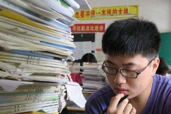 文科生与理科生毕业后有区别吗,文科生和理科生毕业谁最难