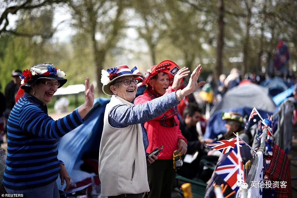 英国国王加冕典礼全过程中文解说,英国国王加冕仪式直击现场哈里