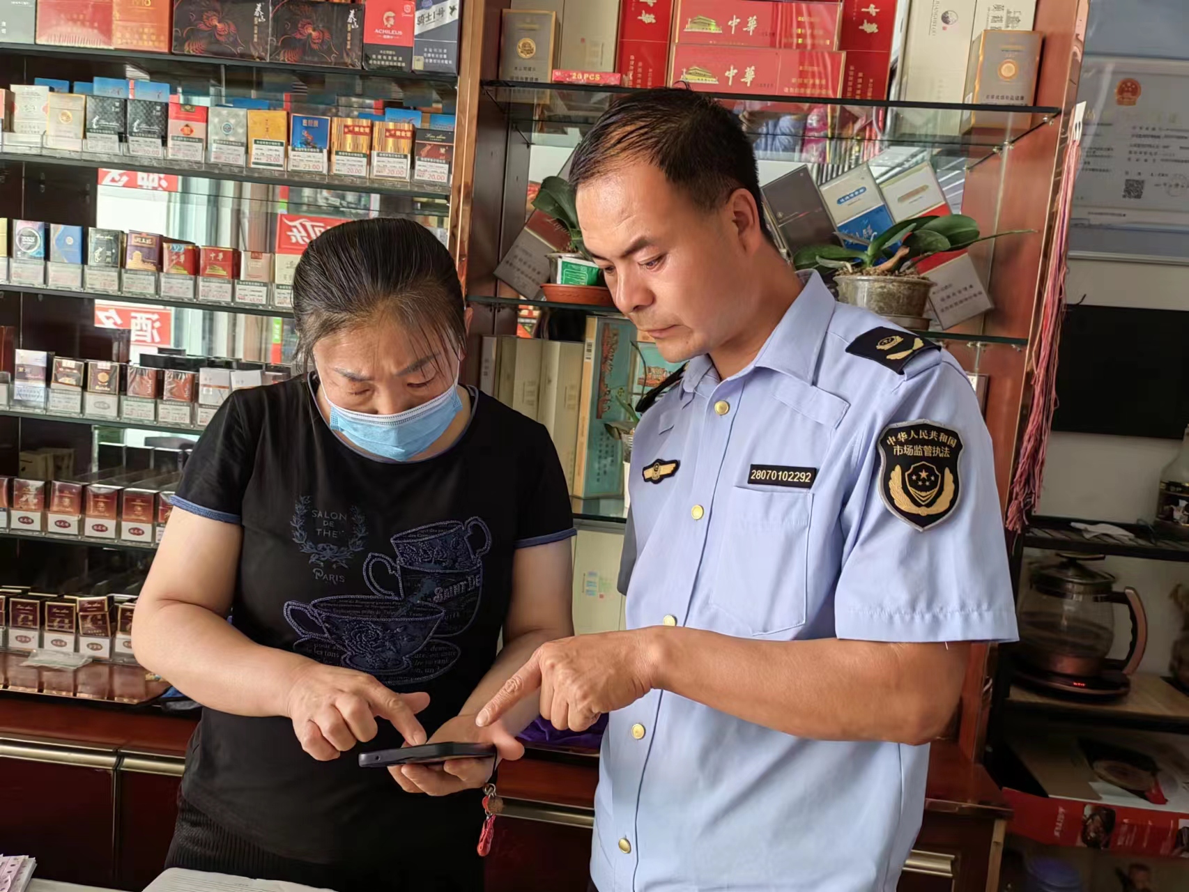 甘州区市场监管局西街市场监管所“三个强化”扎实推进“日管控、周排查、月调度”工作落实