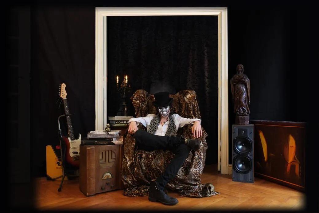 2017年高定西部牛仔owboy打火机都彭限量版与今年征服西部相呼应