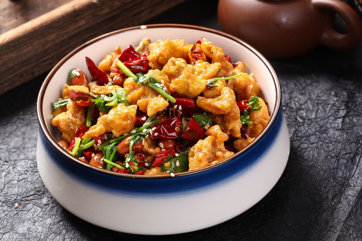 女性身体发臭异味白带褐色,女性有异味发臭正常吗