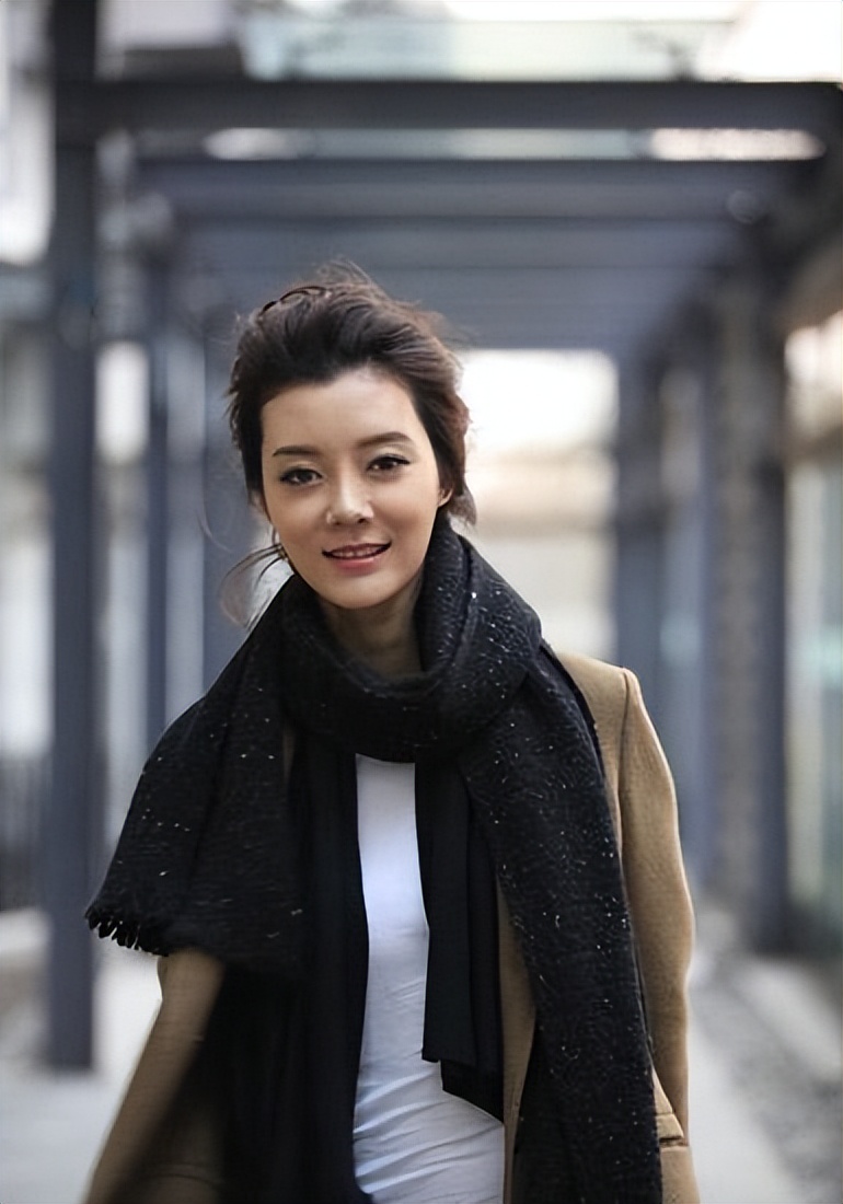 车晓结婚后的两年拍戏了吗,39岁车晓晒美照离开豪门9年仍单身