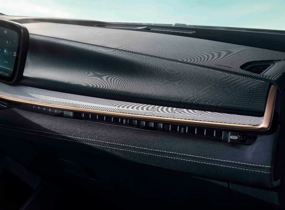 颜值和配置真的能打，别克E4纯电轿跑SUV上市