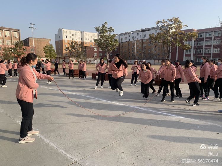 小学三八妇女节教师主题活动方案,夏理逊小学联欢会