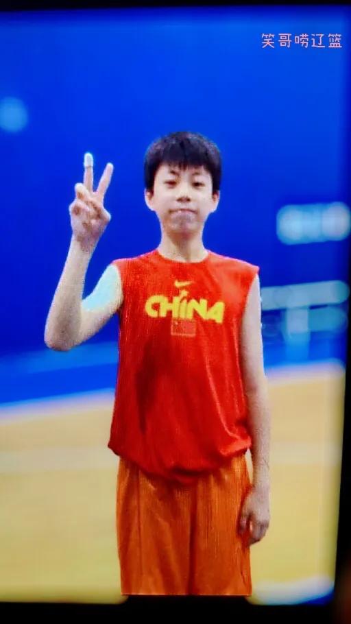 谁能猜出来这照片是多少年前的,辽篮韩德君年轻照片