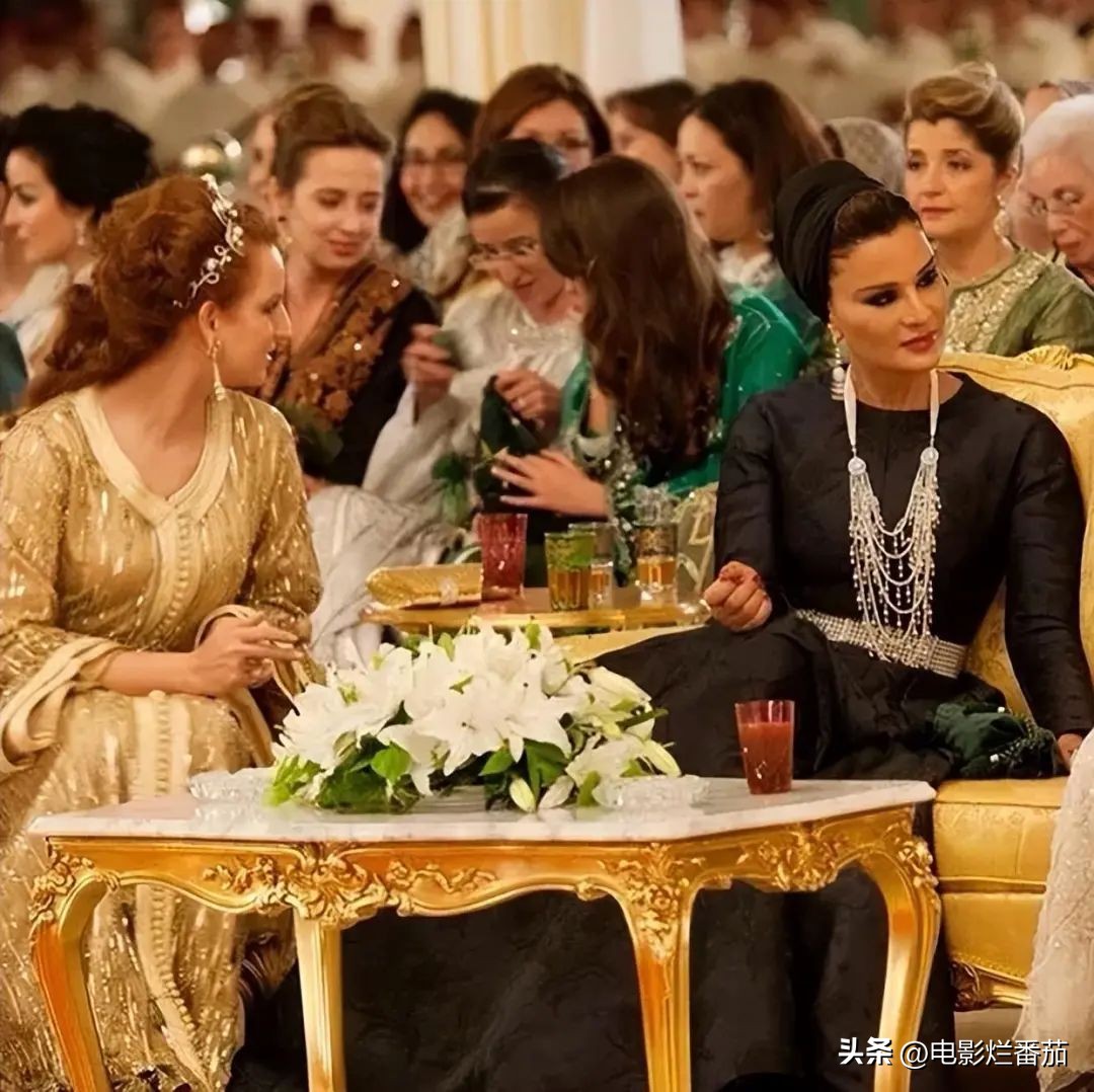 卡塔尔王太后配饰价格,卡塔尔王太后佩戴价值200万的胸针