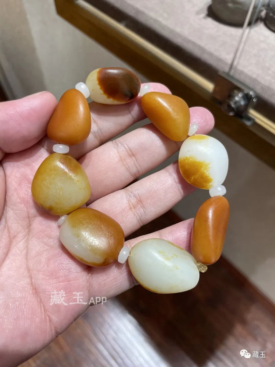 一条籽料圆珠手串价格,真的和田籽料手串值多少钱