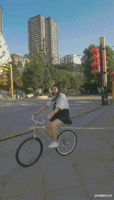 “你以为女生睡觉都是靠着男票？为你解锁更多姿势！”