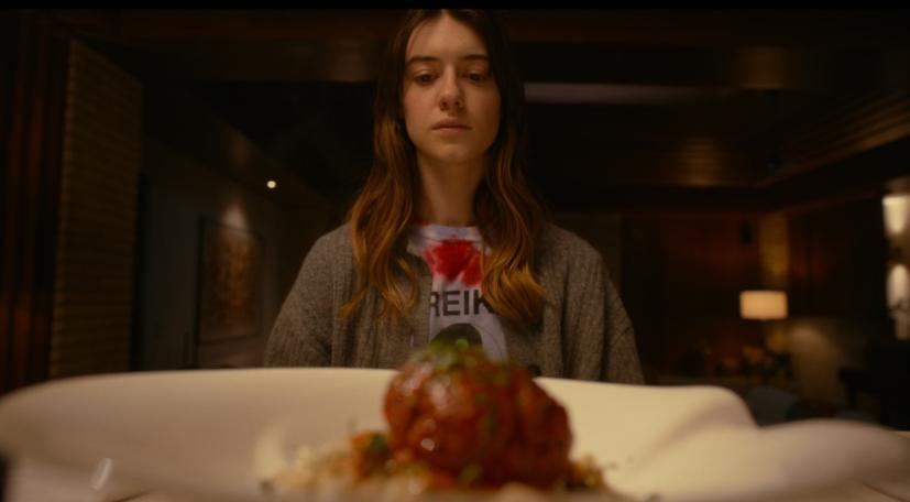 白发老妇在血色中“一夜回春”?通过杀戮释放欲望,只能说太奇葩