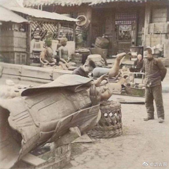 30张真实又罕见的老照片，阴毛假发工作者，我怀疑他用错地方了