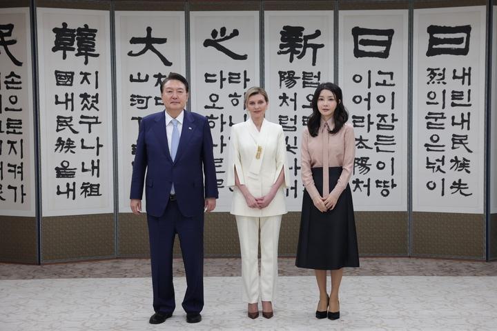 韩国第一夫人访美造型,韩国第一夫人生活装