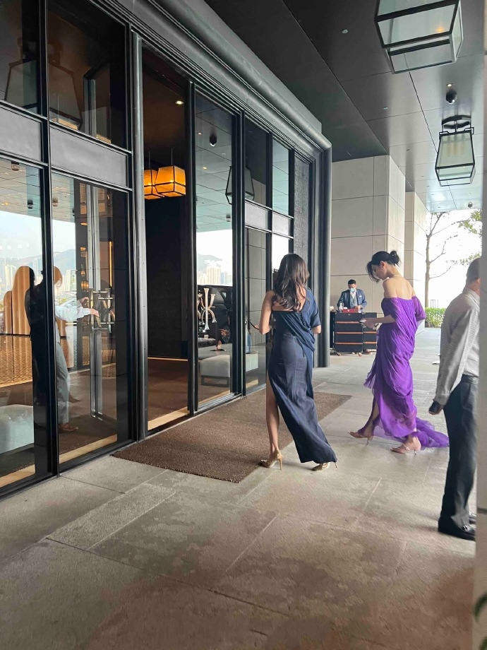 何超欣奚梦瑶一起玩,何超欣和李嘉欣同框