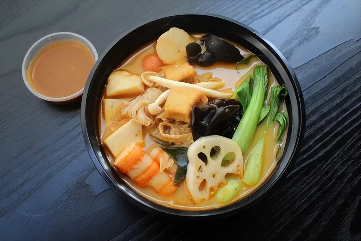 20块一碗的麻辣烫，开店6000家年赚50亿关键做对了这件事
