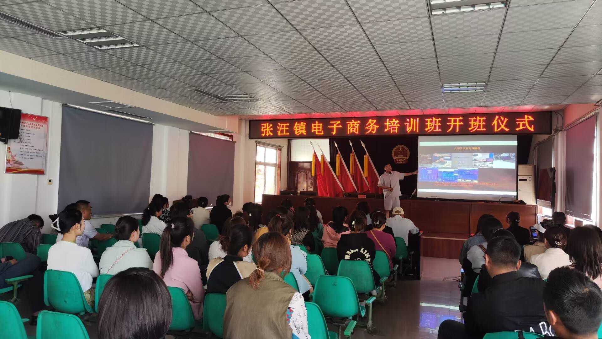 张汪镇乡村振兴,县城电商直播带货乡村振兴