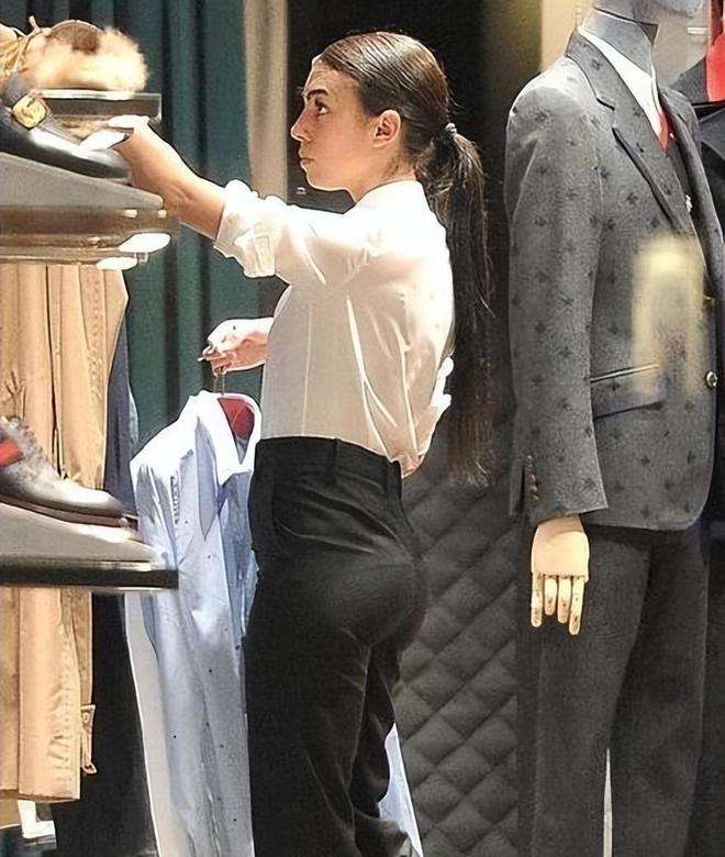 从贫民窟走出女孩到民国亿万富婆,从贫民窟女孩到百亿大亨第十六集