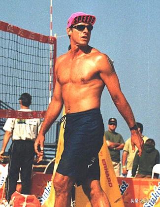 从排坛小鲜肉，到银发帅大叔-美国女排主教练基拉里