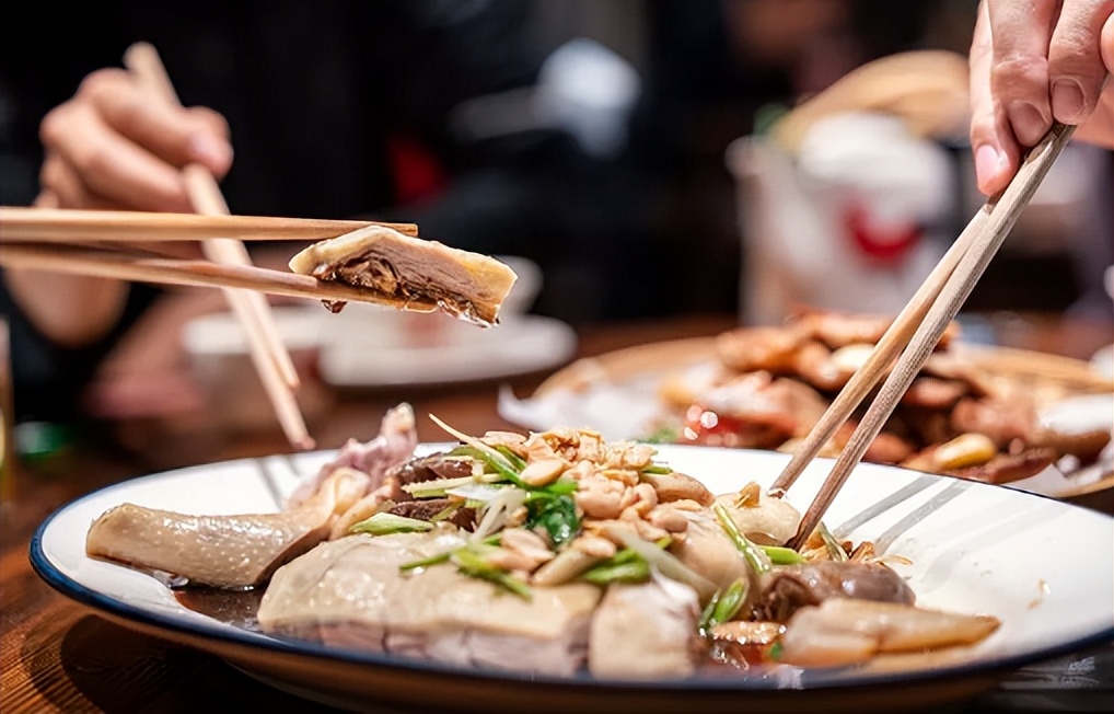 建议子女转告父母：睡前2小时，做到“5喝2不做”，轻松入眠