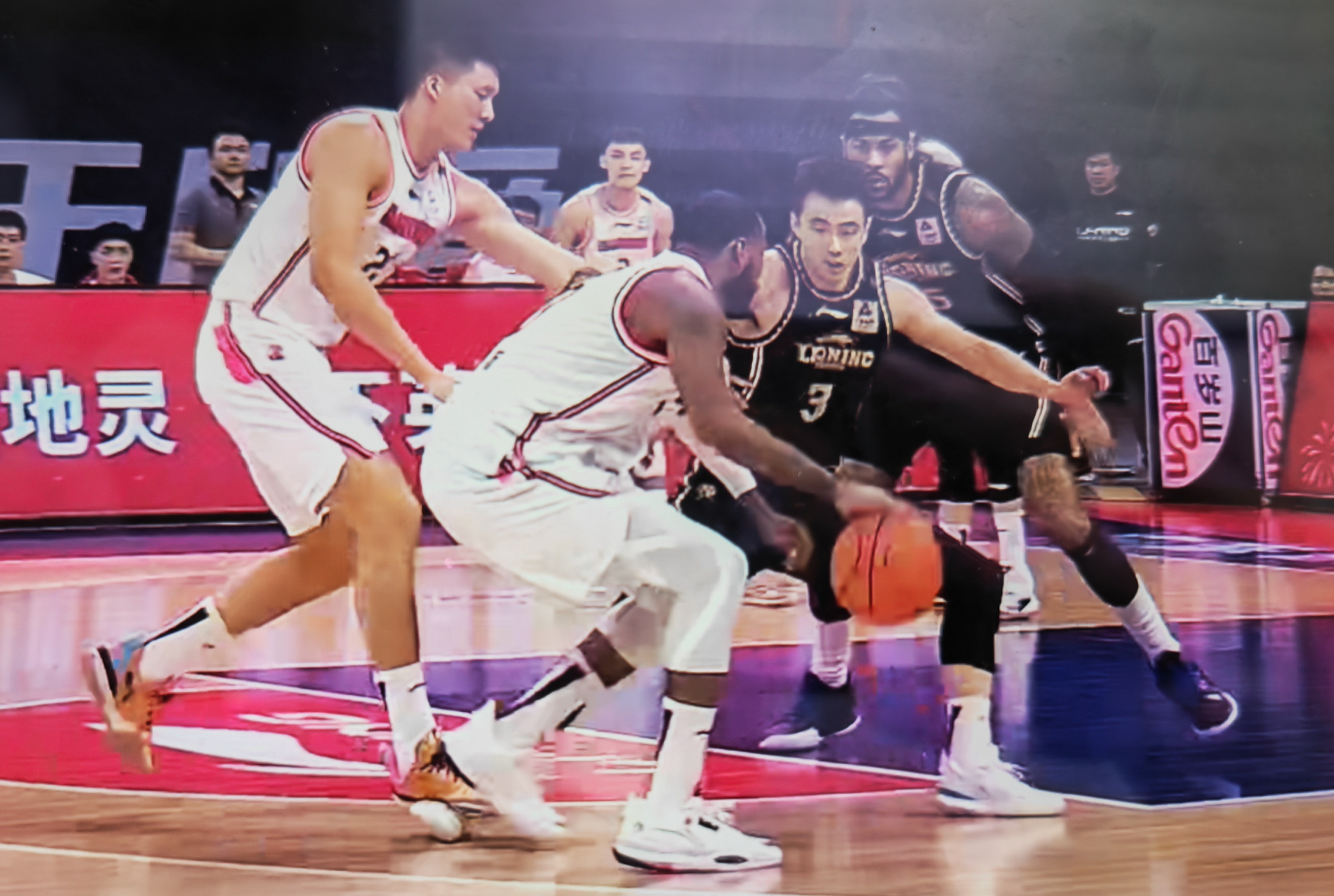 辽篮不公平判罚,辽篮对广东不可思议判罚