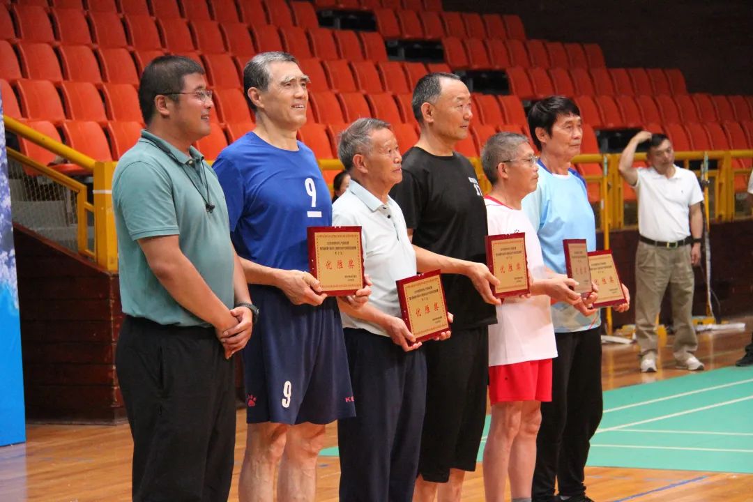 昆明老年人气排球赛精彩谢幕盘龙区男、女队引人注目