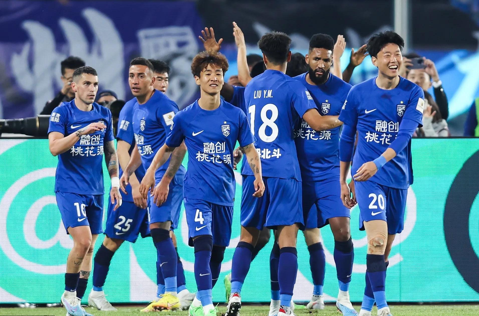 武汉三镇vs上海海港赛后谢场,武汉三镇vs上海海港中超