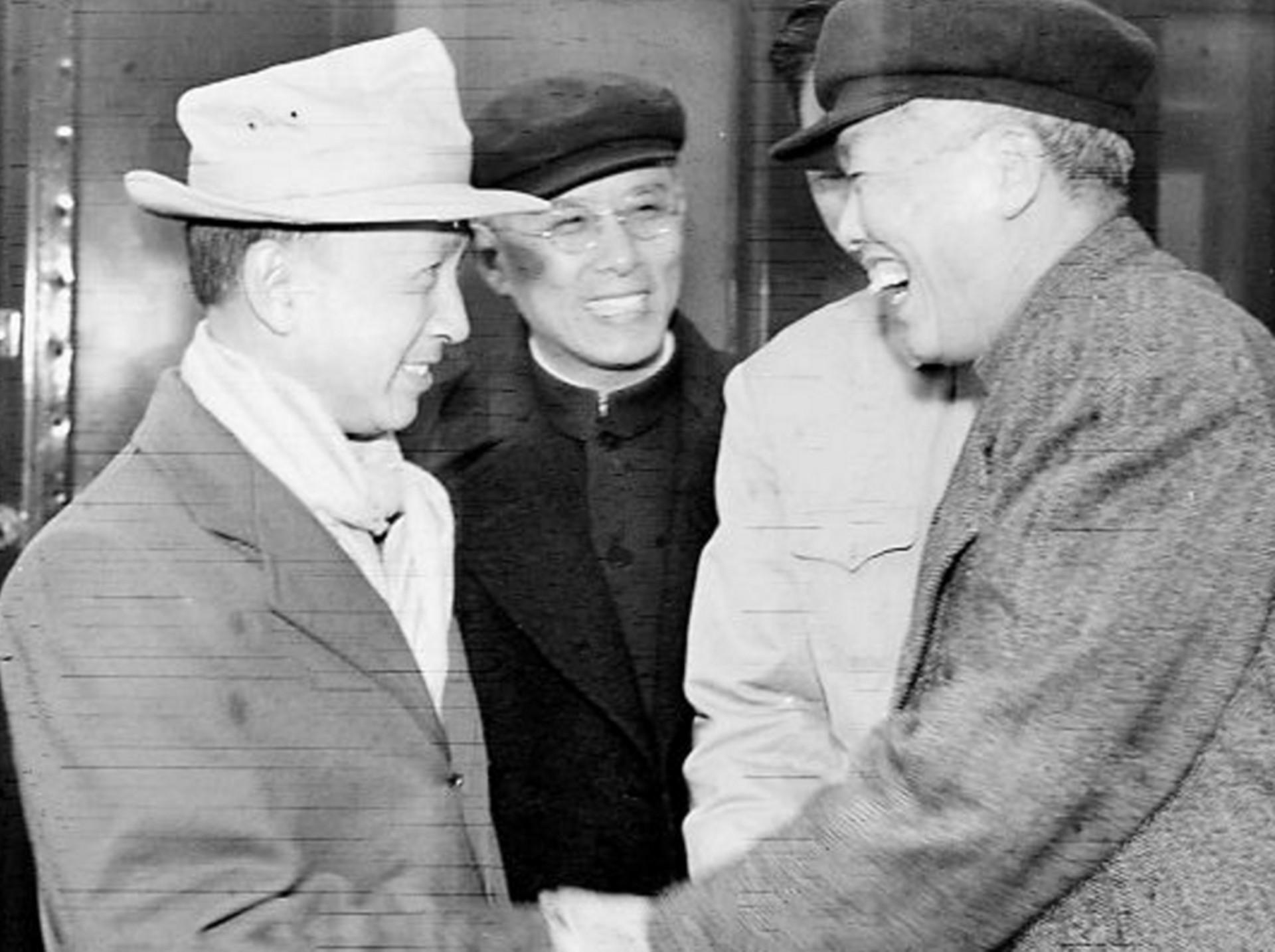 钱学森受邀参加国宴，到场后却找不到自己座位，毛主席：我划掉了