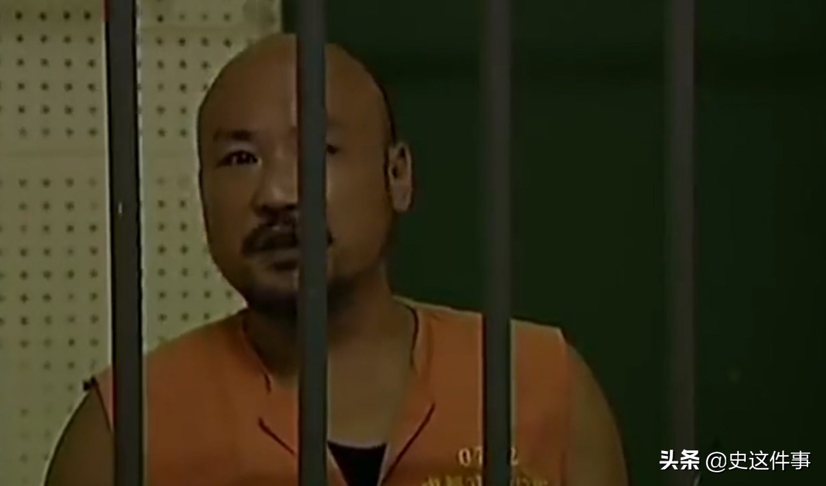 民警抓获一男子扮女装去卖淫,抓捕酒托女现场图片