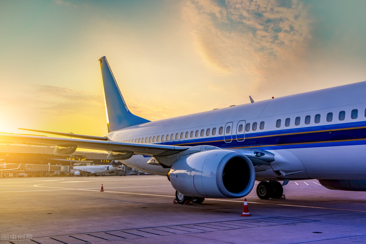 飞机突然坠毁一般什么原因,飞机到底是什么原因导致坠机的