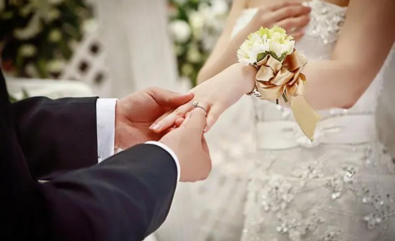 钻石戒指永恒的象征,经典钻石戒指款式和寓意图片