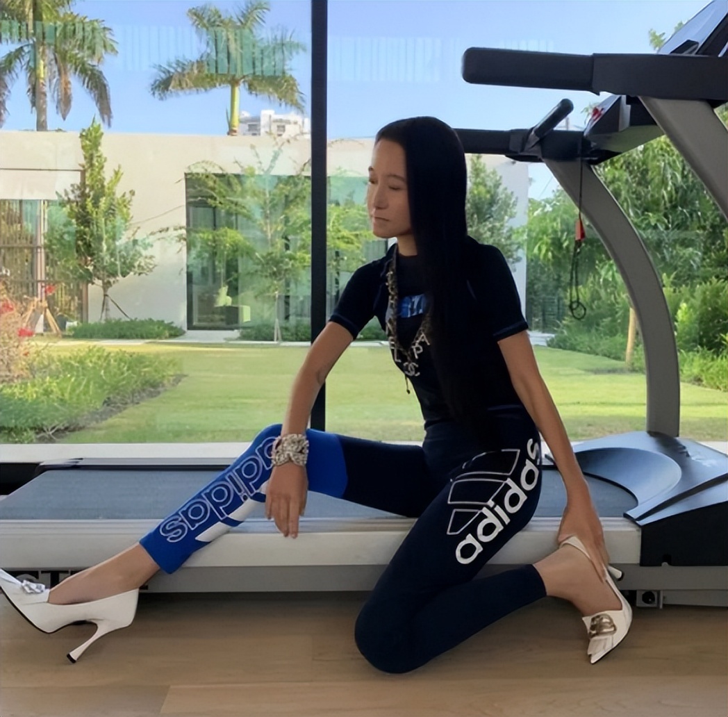 婚纱女王王薇薇身价,婚纱女王王薇薇72岁原图