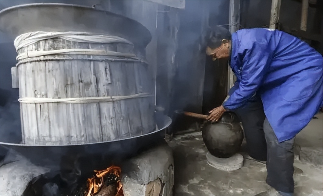 农村自酿纯粮酒喝多了为什么不好,农村散装粮食酒靠谱吗