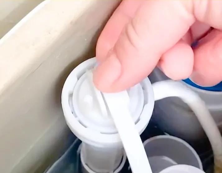 马桶有问题去哪找人修理,马桶反水怎么解决小妙招