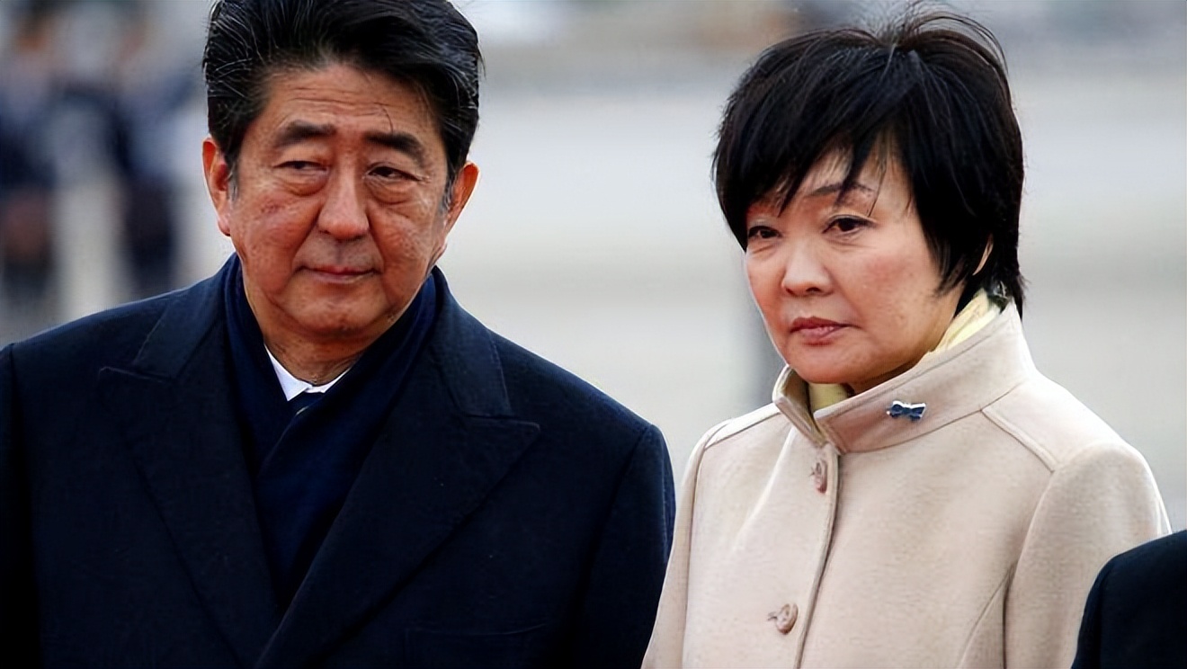安倍晋三和妻子的爱情故事,安倍晋三和他妻子的爱情故事