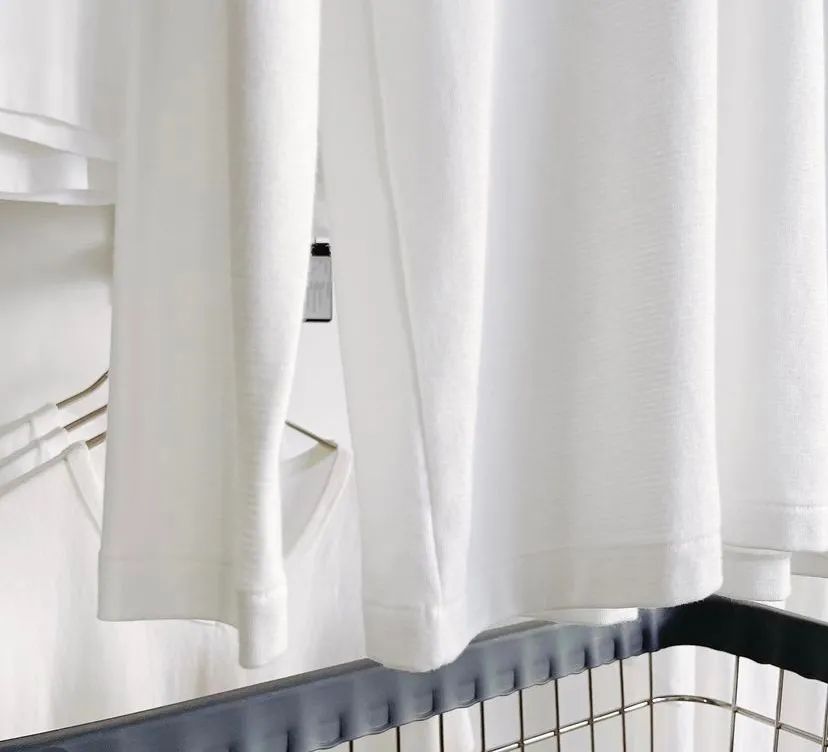 这家只卖白Tee的店成立7周年，干了一件大事