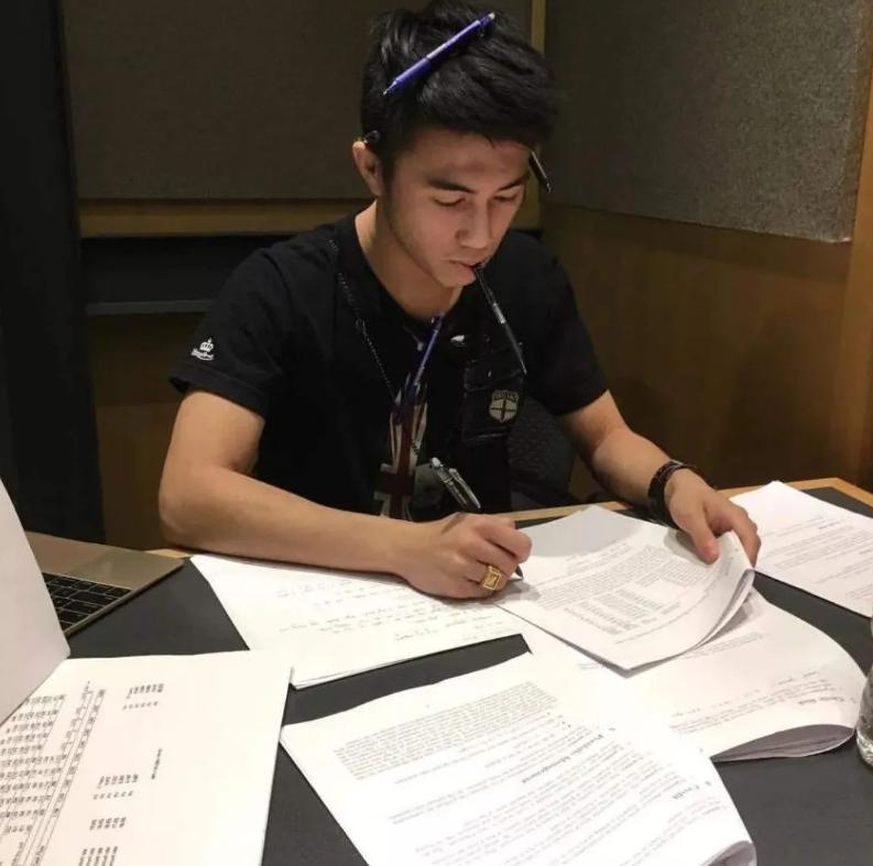 明明是富二代却还要拼命,明明是富二代却还要拼命的去挣钱