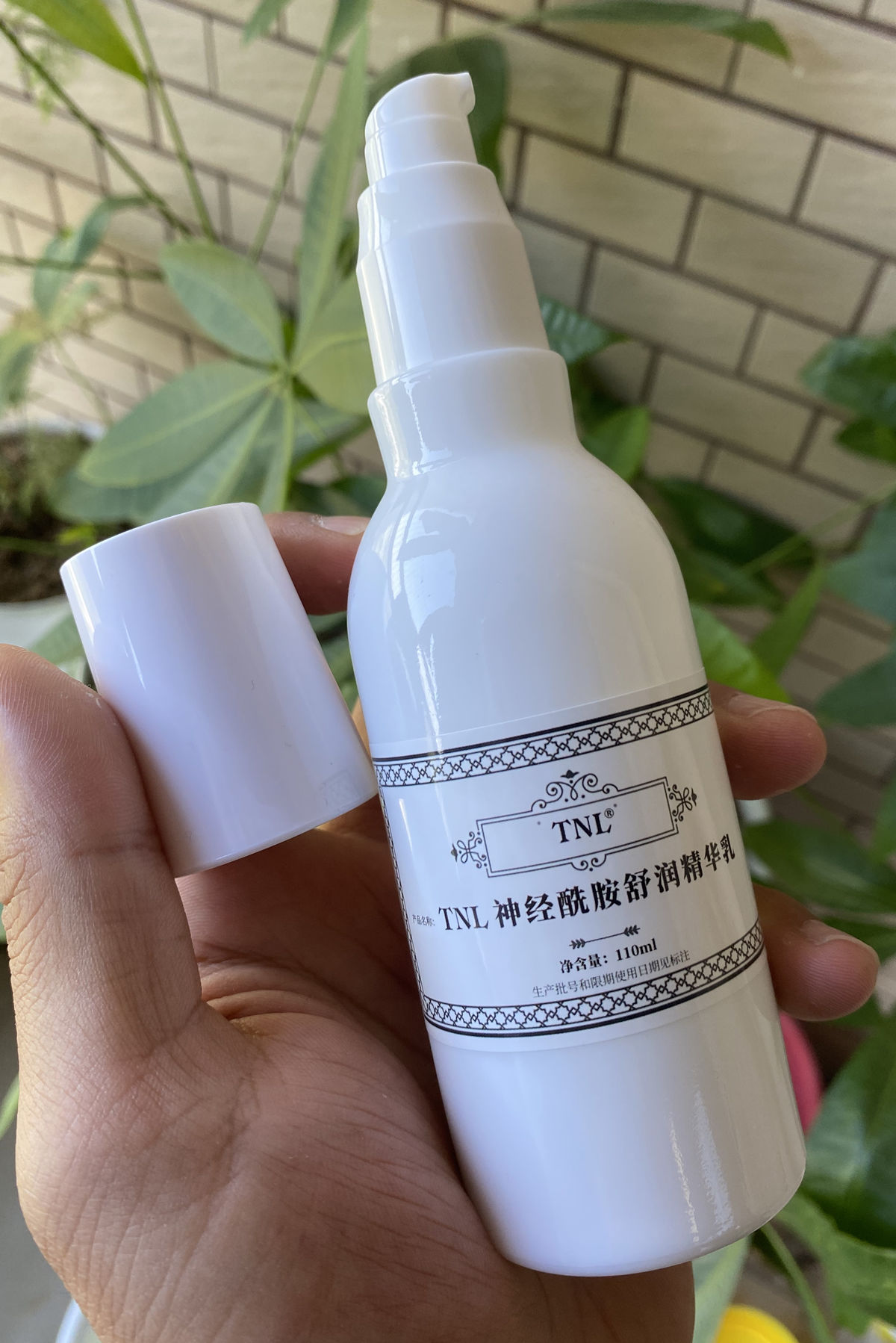 每到秋天，手和腿上就会出现各种干燥情况，还会脱皮，要怎么办？