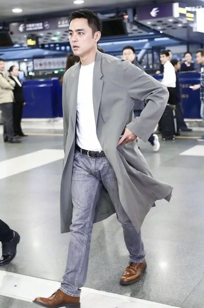 男士宽松大衣怎么穿搭好看,男士大衣搭配衣服技巧